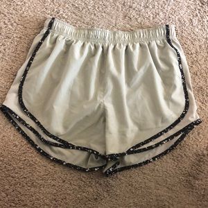 grey running shorts